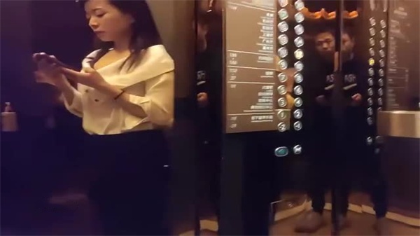 22岁高颜值小妹酒店约炮实录，小秋探花偷拍流出！