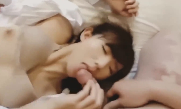 SWAG-艾丝 出差订错房！淫荡秘书惨遭两男前后夹击，骚穴被两根肉棒狂操到汁液横流