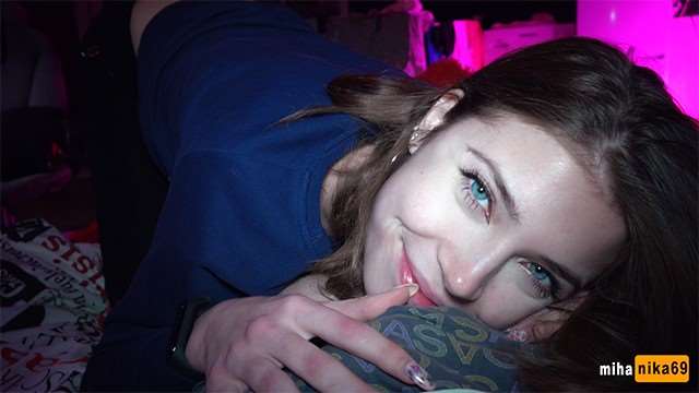 POV爆操极品洋马MihaNika69 4K超清视角狂干白嫩骚穴